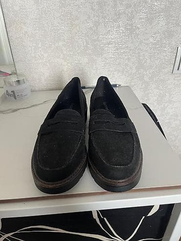 Жеке буюмдар: Женские лоферы из чёрной замши - Классическая модель с перемычкой — 6