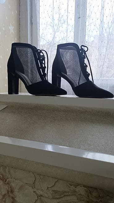 Женские полуботинки-ботильоны на каблуке. - Цвет: черный - Материал