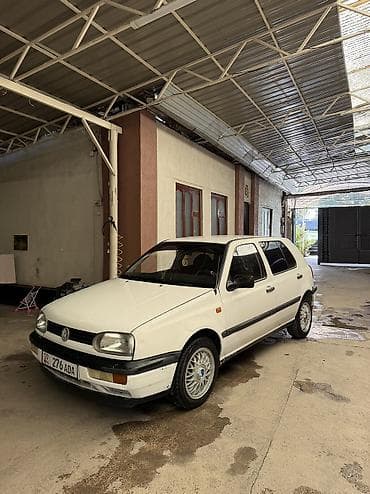 Унаа: Volkswagen Golf: 1995 г., 1.6 л, Кол менен иштөөчү, Бензин — 1