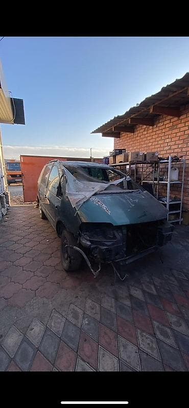 go park: Volkswagen Sharan: 2000 г., 2 л, Минивэн — 4