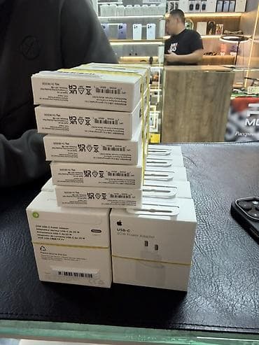 без проводной зарядка: Оригинальные аксессуары Apple 1) Зарядный адаптер Apple USB‑C 20W - — 2