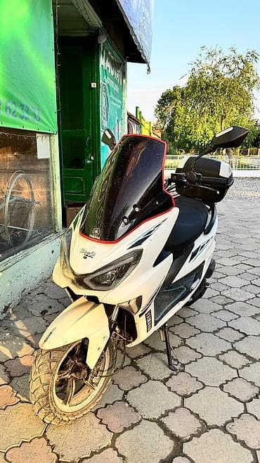 мини электро мабил: Скутер-макси Yamaha (стайл YP/Maxi), белый, с доработками для — 1