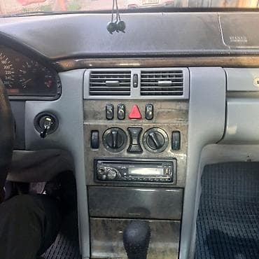 avangarde: Mercedes-Benz E-Class: 1997 г., 3.2 л, Автомат, Газ, Седан — 5