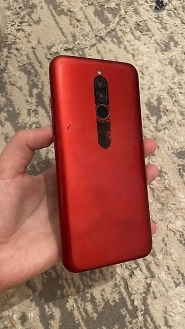 pixel xl: Смартфон с корпусом красного цвета. Основные особенности: - Дисплей с — 1