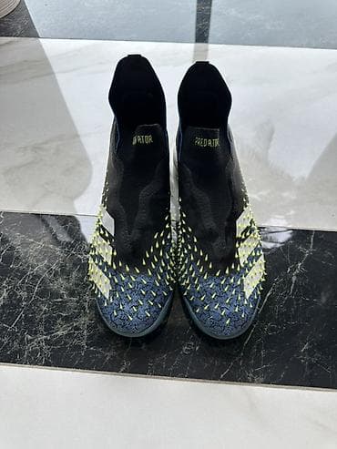 Футбольные бутсы adidas Predator (без шнурков) - Серия: Predator -