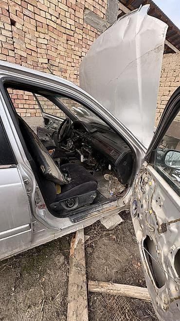 продам аварийное авто: Honda Civic: 1999 г., Седан — 3