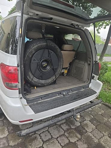 b class: Toyota Sequoia: 2005 г., Бензин, Внедорожник — 4