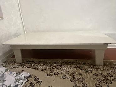 стол трансформер для зала: Низкий прямоугольный стол/табур (напольный столик) светлого цвета — 1