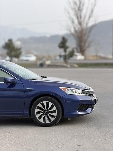 экономичный авто: Honda Accord: 2017 г., 2 л, Вариатор, Гибрид, Седан — 3
