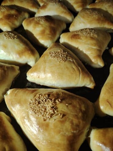 ишу работу кухработник самсышник бишкек: Требуются лепщицы, лепщики самс в городе Кант, з/п 1500 в день — 1