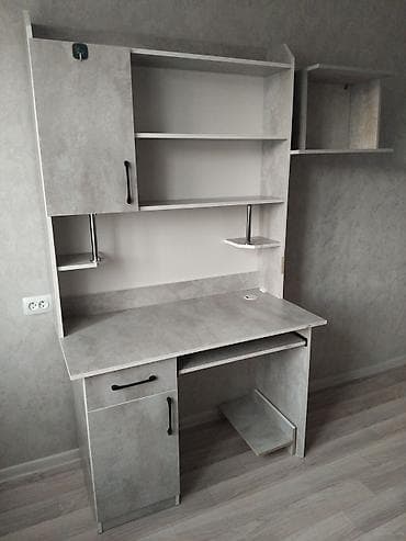 table study: Компьютерный стол, Б/у, С полками — 1