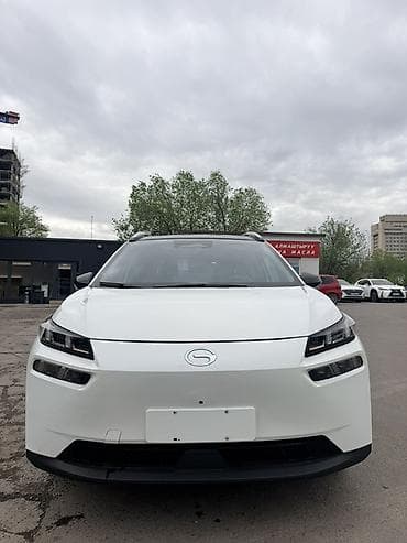 r16 audi: Электромобиль GAC Aion V Plus, белый кузов, кроссовер. Ключевые — 2