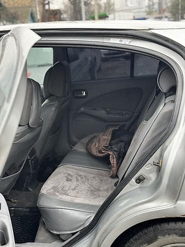 golf variant: Nissan Almera: 2003 г., 1.5 л, Механика, Бензин, Хэтчбэк — 6