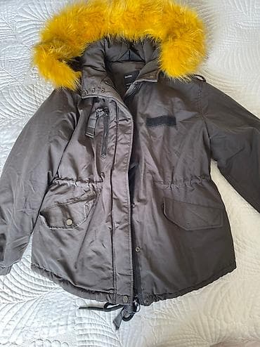 Куртка б/у, Bershka, цвет хаки с копюшоном