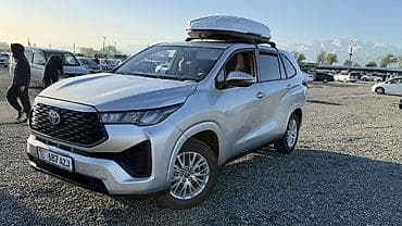 Toyota Innova: 2025 г., 2 л, Автомат, Гибрид, Кроссовер — 1