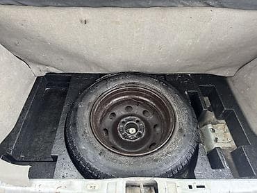 марч: Nissan March: 2002 г., 1.4 л, Автомат, Хэтчбэк — 10