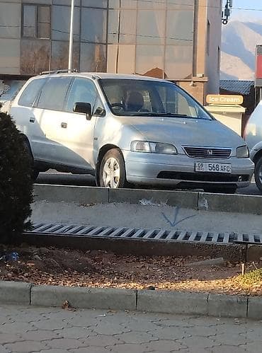 японский авто: Honda Odyssey: 1996 г., Автомат, Бензин, Минивэн — 2