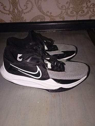 Айымдардын бут кийими: Эркектердин кроссовкасы, 41, Nike, Колдонулган, түсү - Боз — 2