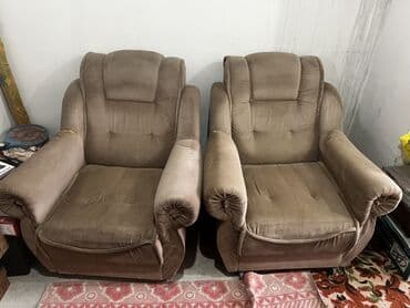 старый мебель продаю: Продаю старую мебель в связи с переездом: Большой Диван Малый диван — 5