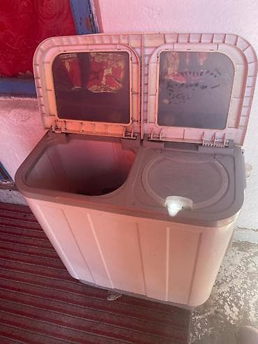 Полуавтоматическая стиральная машина с отдельным отсеком для отжима