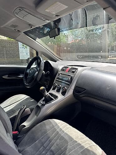 suzuki lets 2: Toyota Auris: 2008 г., 2 л, Механика, Дизель, Хэтчбэк — 4