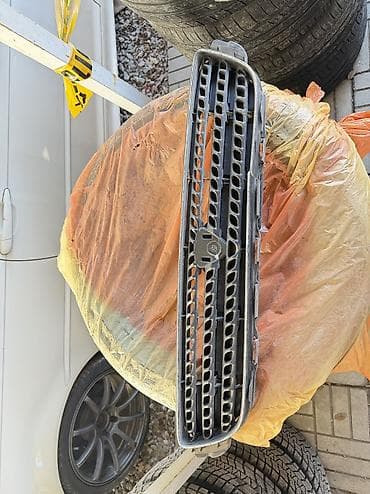 Решетка радиатора Toyota 2002 г., Б/у, Оригинал