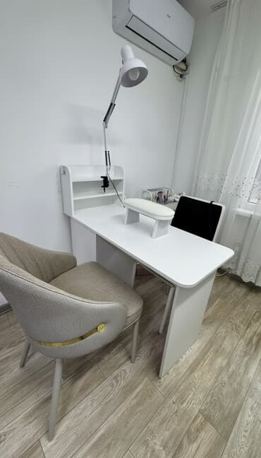 с связи с переездом: Сдается маникюрный стол 💅 Рядом азия молл У нас еще есть клиентская — 1