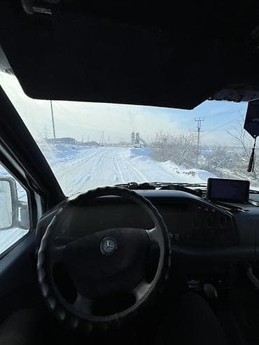 трёхдверный: Легкий грузовик, Mercedes-Benz — 2