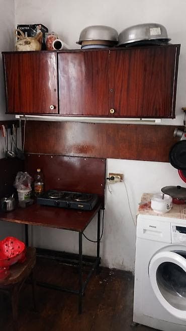 старый баку бишкек: Продам дом: 3 комнаты, кухня также выделена. Планировка: - Три — 2