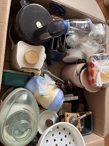 Большая коробка кухонной утвари и приборов + редкий СССР-набор форм