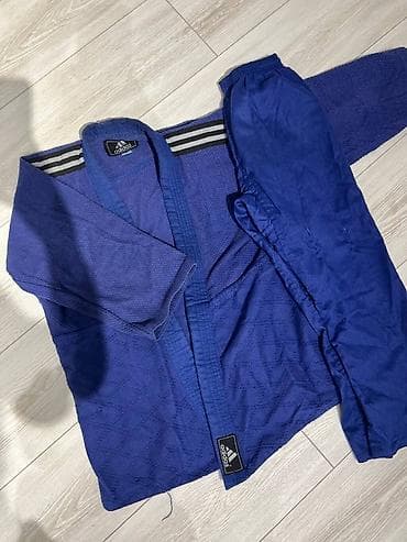 Кимоно для единоборств — два комплекта 1) Синий комплект Adidas: - at lalafo.kg Кимоно для единоборств — два комплекта 1) Синий комплект Adidas: -