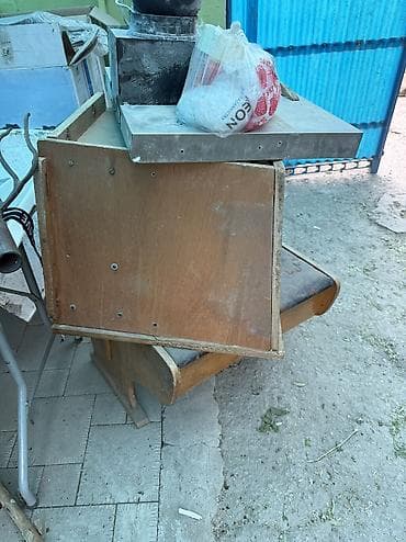 бесплатная: Отдам даром старую мебель на дрова и рамы самовывоз — 2