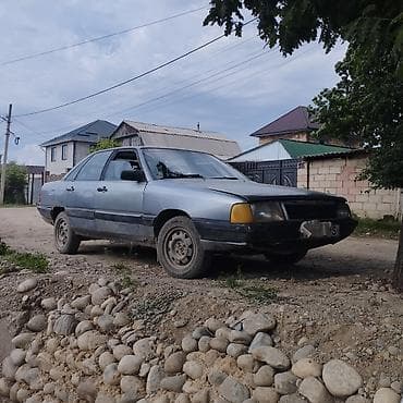 Audi 100: 1984 г., 0.2 л, Механика, Бензин, Седан
