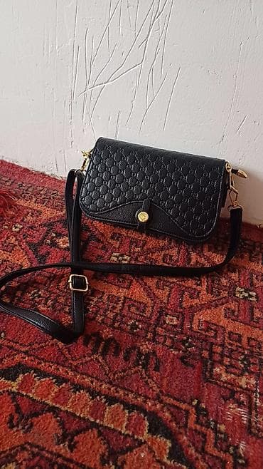сколько стоит шоппер: Сумка-кроссбоди из чёрной экокожи - Компактный формат с клапаном на — 2