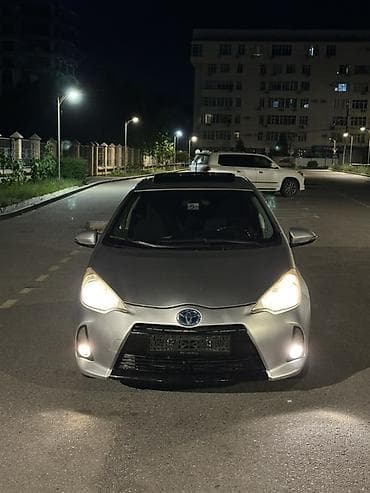 Продажа авто: Toyota Prius C: 2012 г., 1.5 л, Вариатор, Гибрид, Хэтчбэк — 2