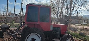 Тракторы Claas: Колёсный трактор с кабиной, красный Особенности и комплектация: - — 5