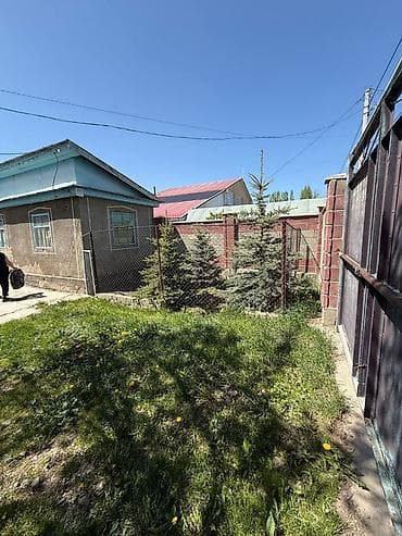 Үйлөрдү ижарага берүү: Продаётся жилой дом с придомовым участком. - Территория огорожена — 2