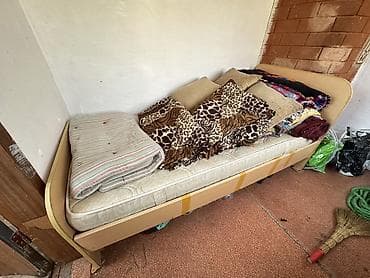 продаю односпальную кровать: Односпальная кровать, С матрасом, длина - 195 см — 1