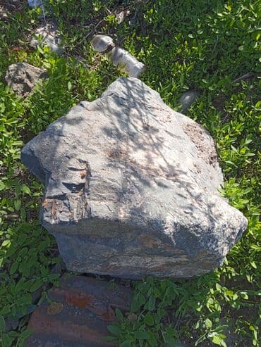 цена искусственного газона: Продаю камни разные. цена договорная. Только то, что на фото Теги — 3