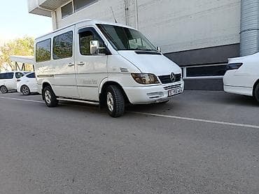 двигатель спринтер: Mercedes-Benz Sprinter — белый пассажирский микроавтобус короткой — 2