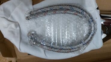 Смесители для ванны и душа: Продам новый смеситель для кухни с гайкой со шлангами. В комплекте — 6