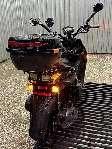 Транспорт: Скутер 50–150 см³ класс «туринг/город» с внедорожным стилем — 1