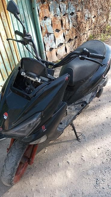 Скутер 150 сс Макси на ходу, вложение по мелочам, внешнему виду