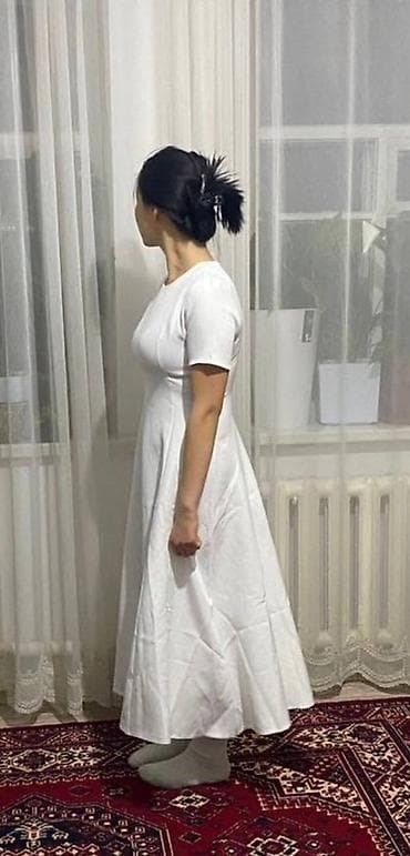 шляпа женская: Платье миди белого цвета - Состояние: новое - Размер: М - Фасон — 2