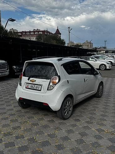 Chevrolet Spark: 2010 г., 1 л, Автомат, Бензин, Хэтчбэк — 4