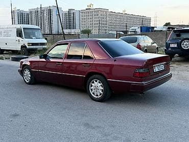c 220: Mercedes-Benz W124: 1993 г., 2.2 л, Механика, Бензин, Седан — 4