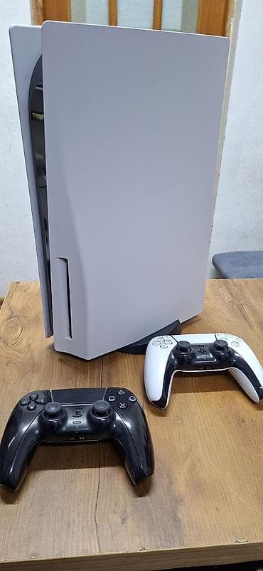 Игровая консоль PlayStation 5 хорошая состояние 2 оригинальные