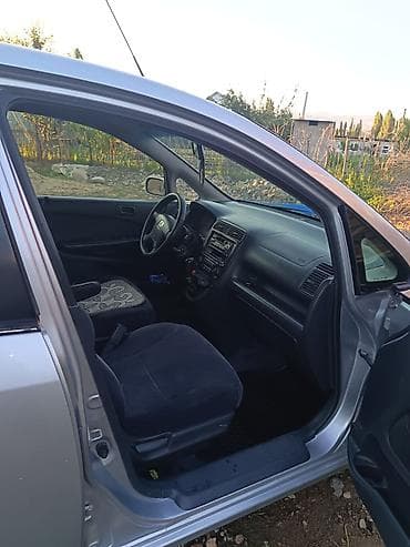 байд машина: Honda Stream: 2002 г., 1.7 л, Кол менен иштөөчү, Бензин, Универсал — 3