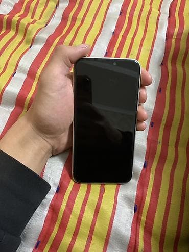 монитор тв: IPhone 11, Б/у, 256 ГБ, Белый, Чехол, 72 % — 4