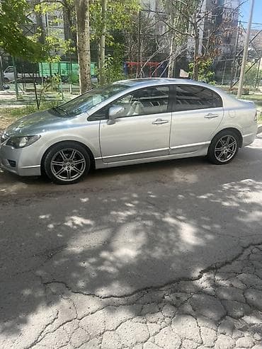 Honda Civic: 2009 г., 2 л, Автомат, Бензин, Седан